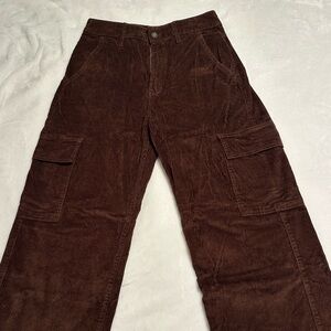 Hollister Ultra High-Rise Baggy Pants
Color: Brown Material: Corduroy